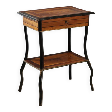 Antique sewing table in various types of wood, 19th century.