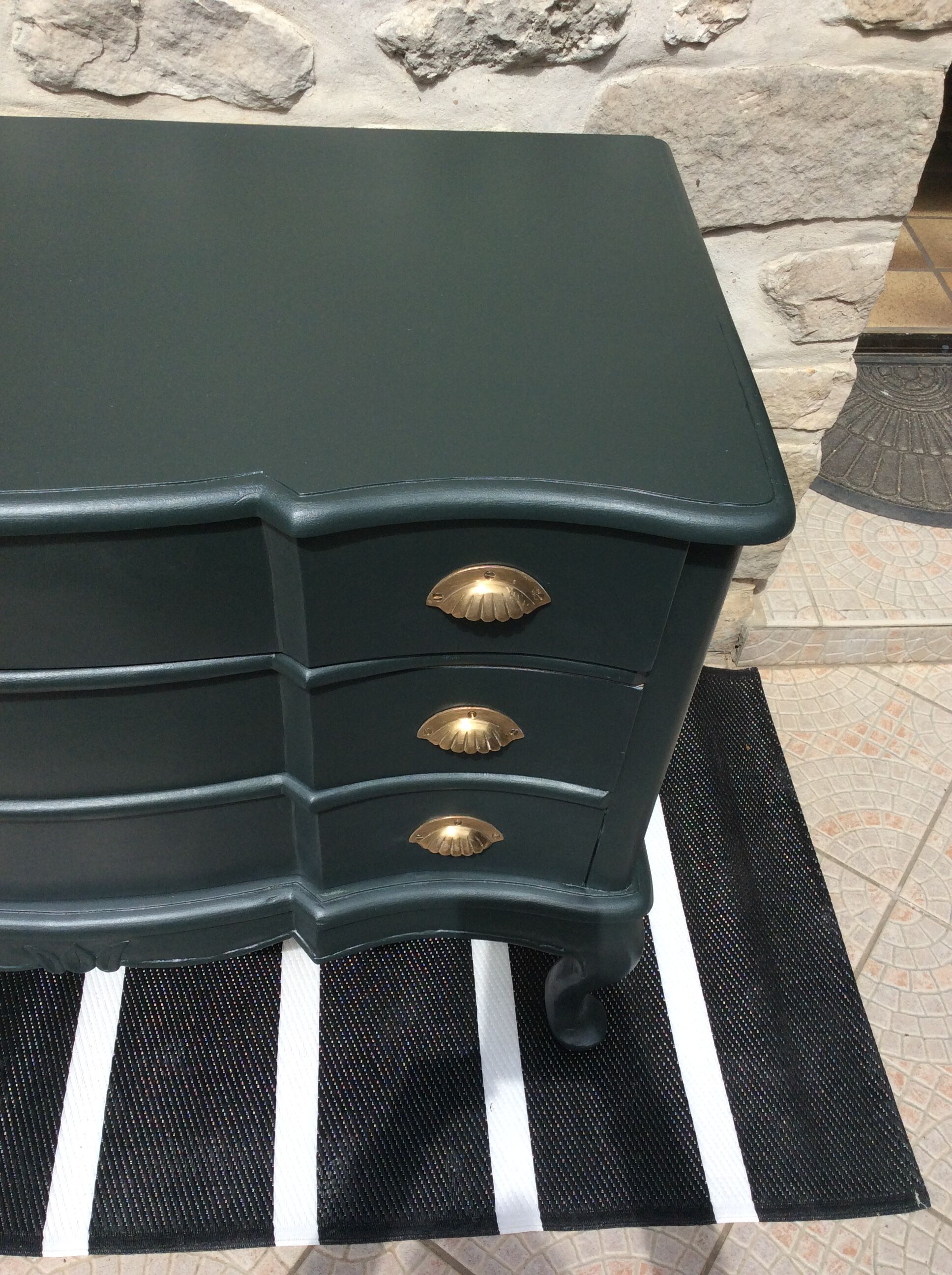 Chest of drawers crossbow