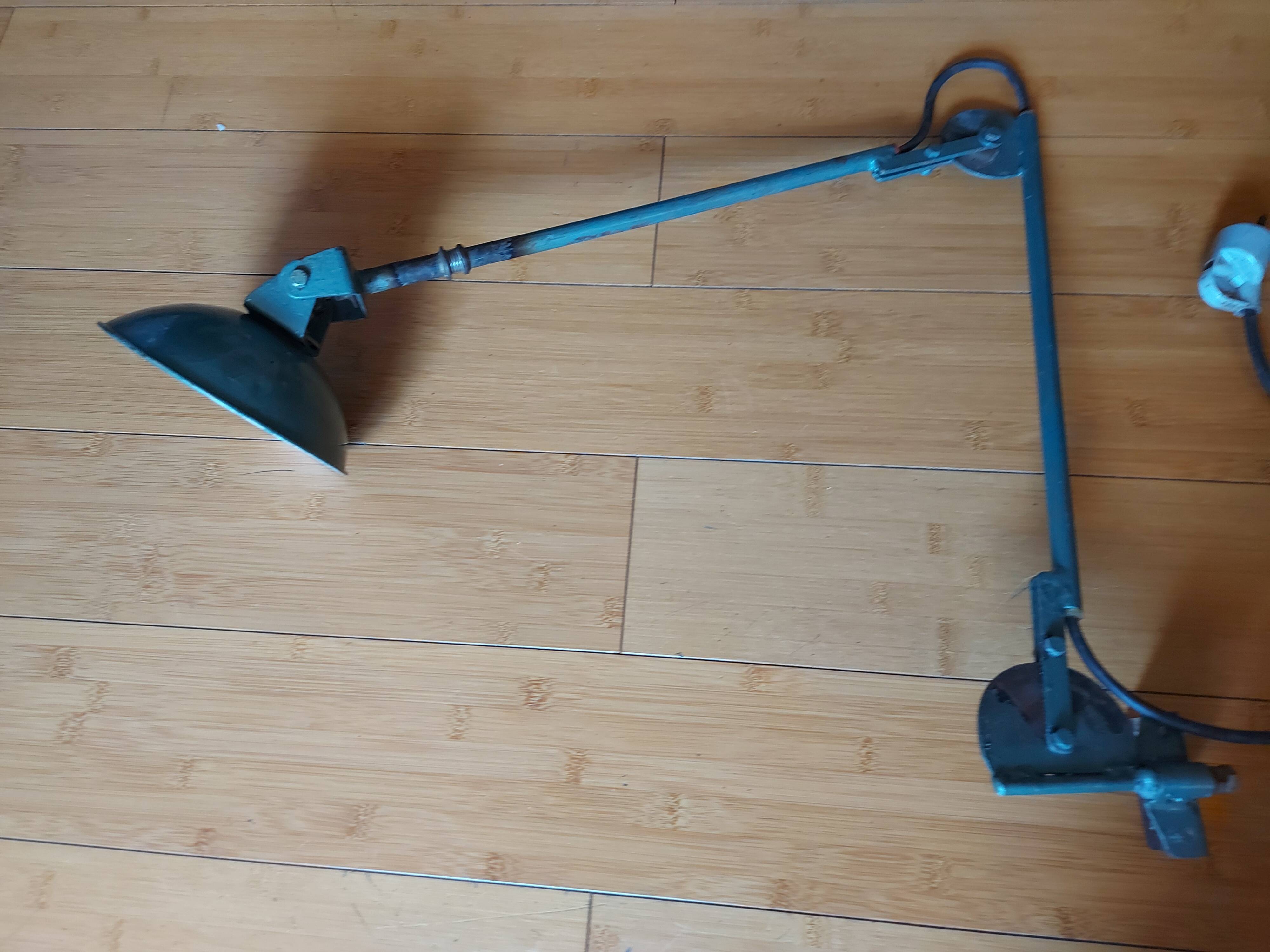 Lampe industrielle d'atelier à rotule