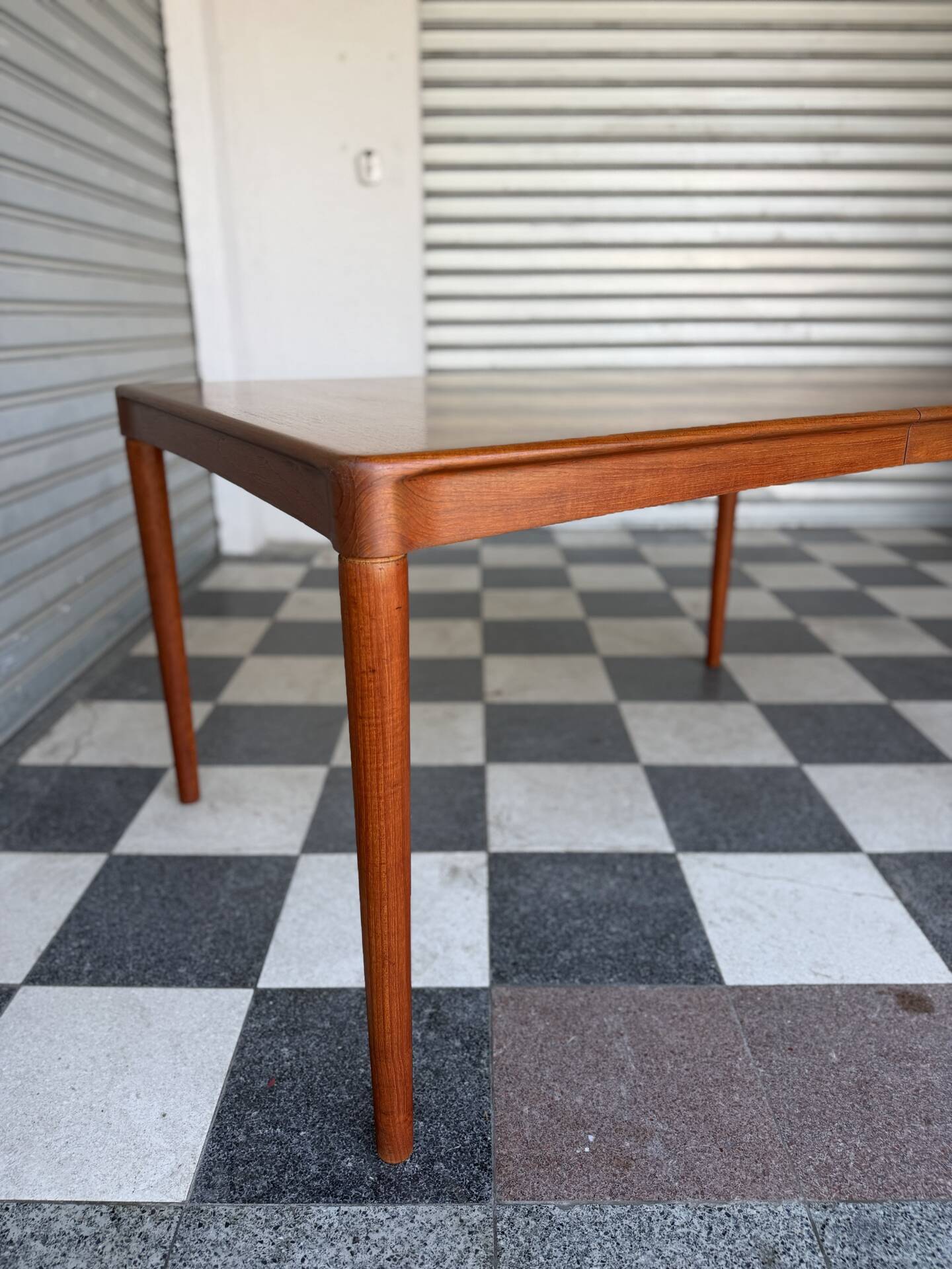 Table danoise en teck HW Klein pour Bramin