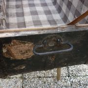 Ancienne malle de voyage en bois bombée