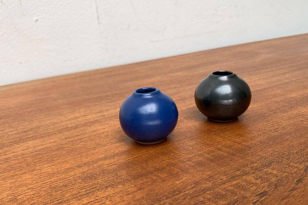 Small minimalist round vases from a mid-century pottery studio by Hildegard and Peter Delius for Hamelner Töpferei, 1960s, set of 2.