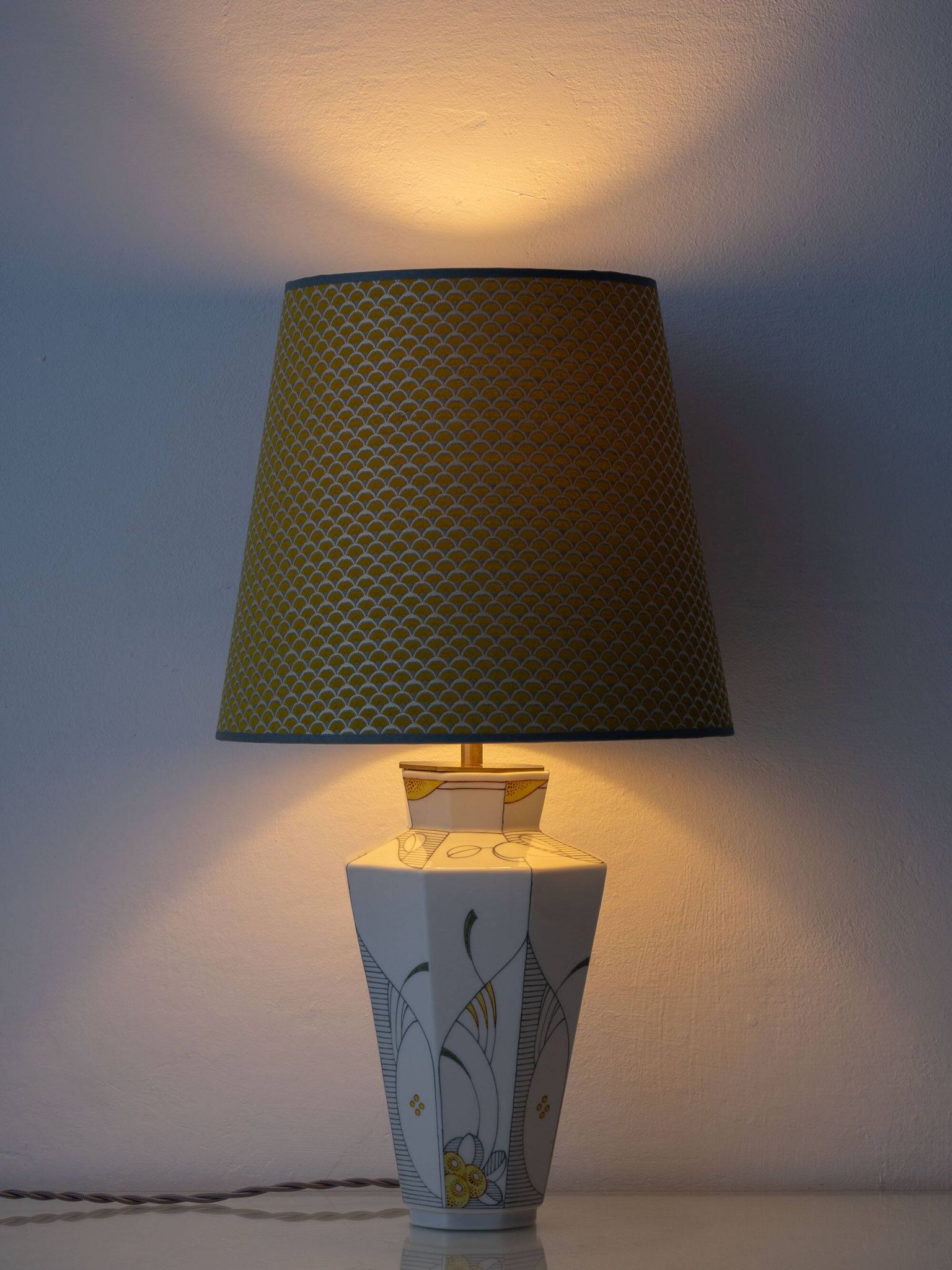Lampe de table Art Déco vintage par Royal Delft, céramique peinte à la main