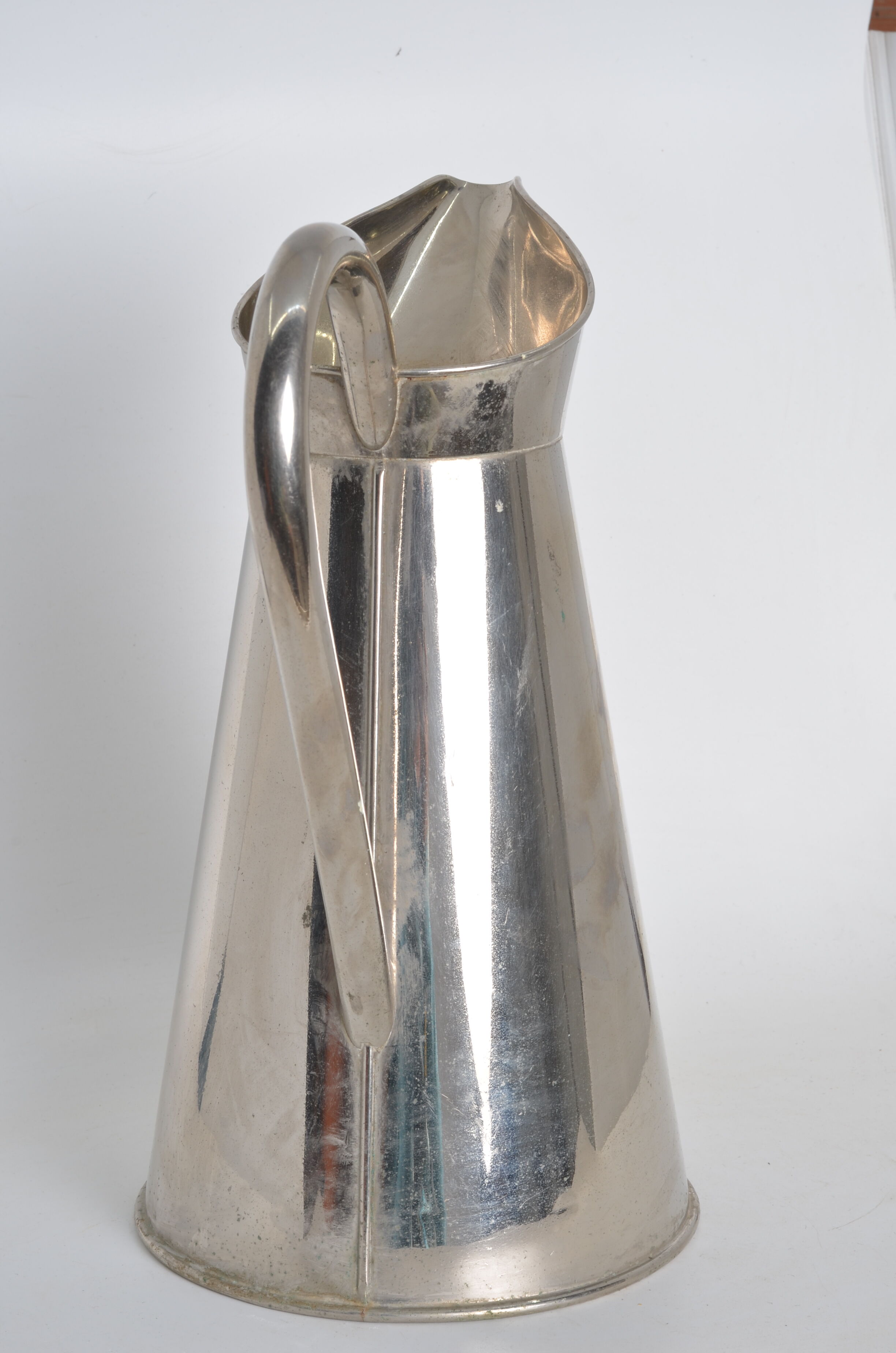 Nickel-plated copper broc