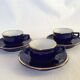 Lot de 3 tasses, soucoupes et d'un pot à lait bleues marine en porcelaine Delaunay