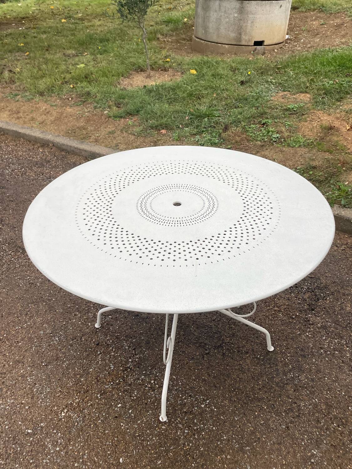 Ensemble salon de jardin en fer forgé avec 4 chaises