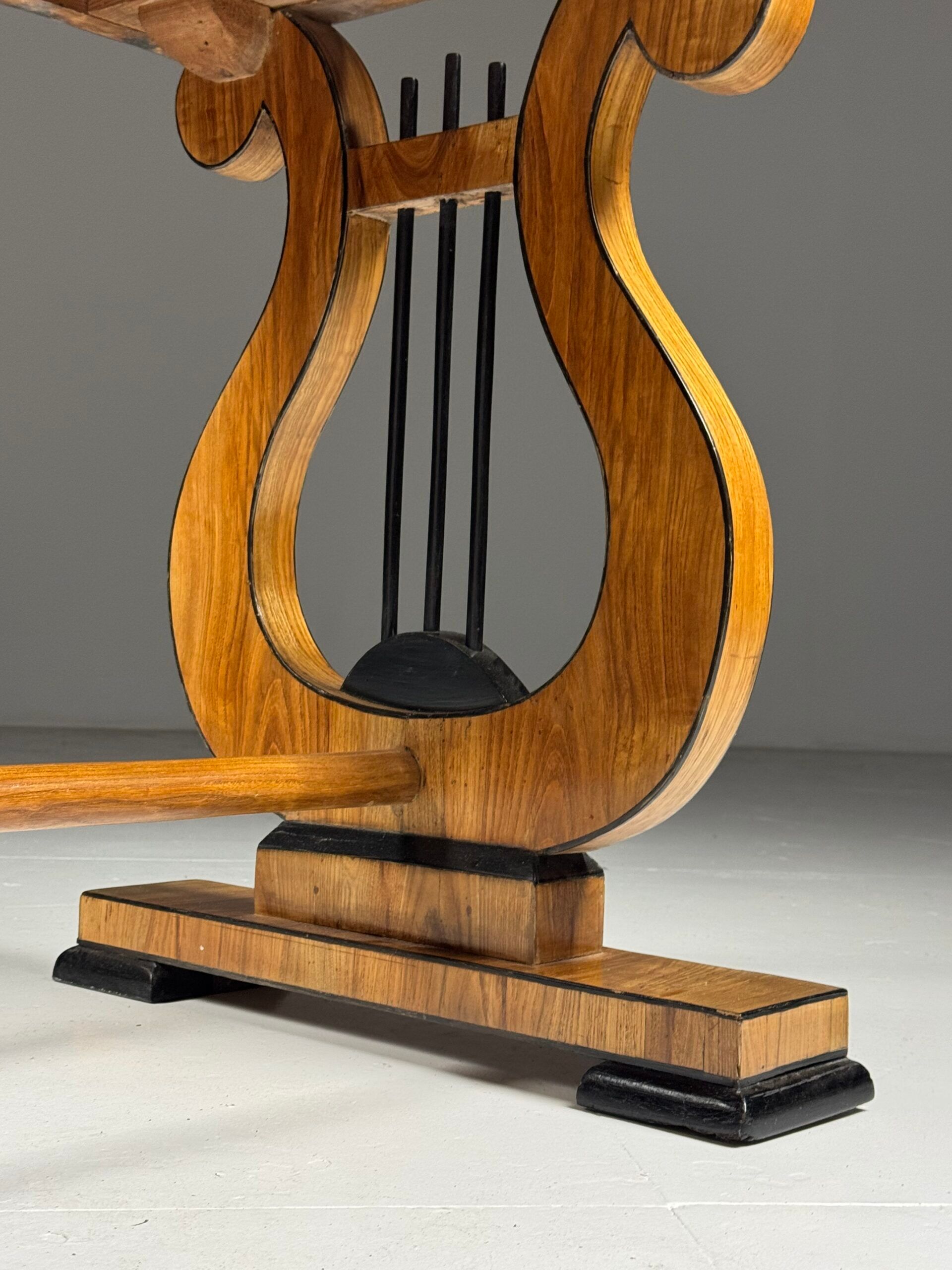 Bureau Biedermeier, table de centre