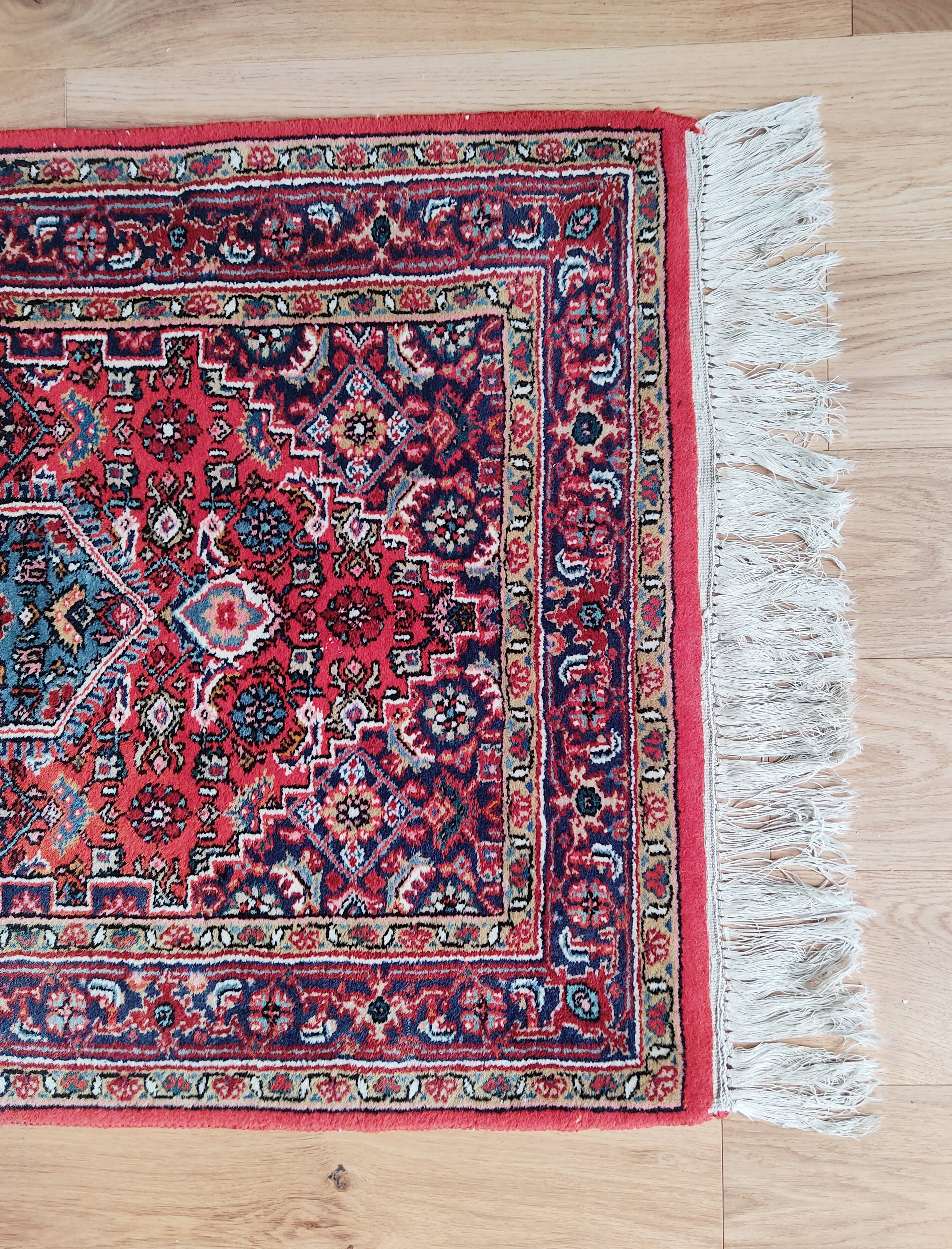 oriental carpet 104 x 73 cm
