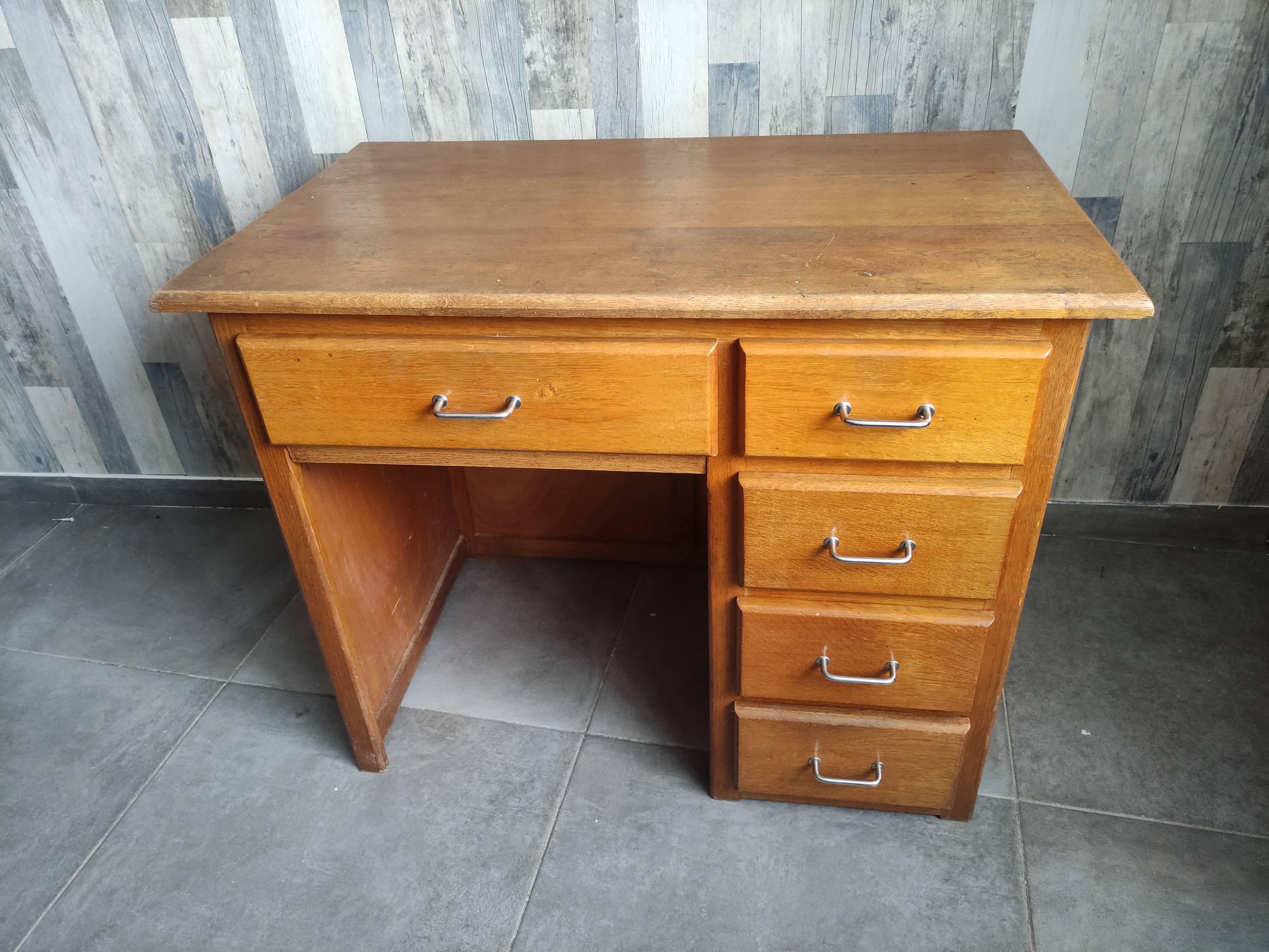 Wooden children's desk around the 60s-70s