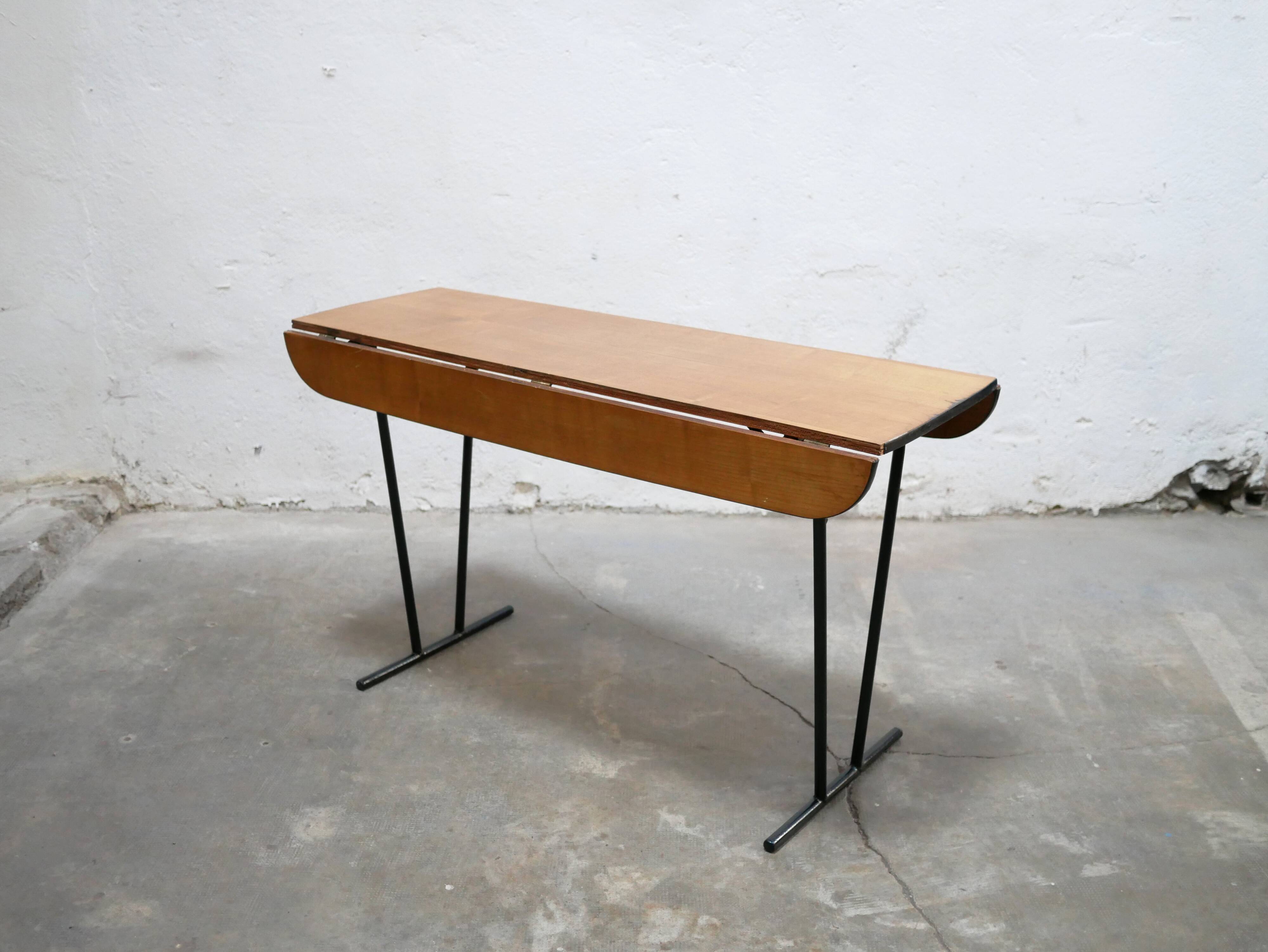 Table pliante vintage en bois et métal