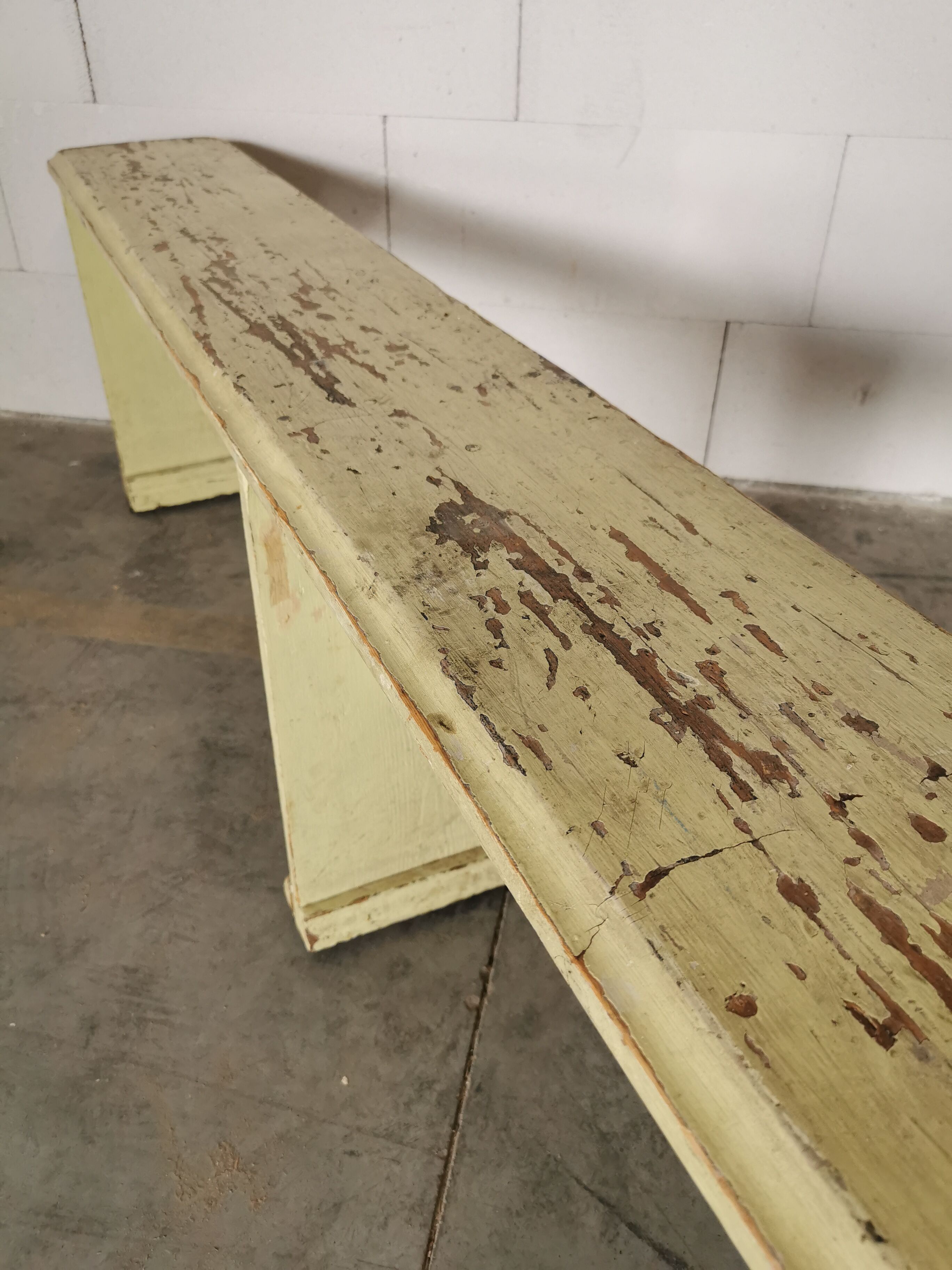 Paire de bancs en bois