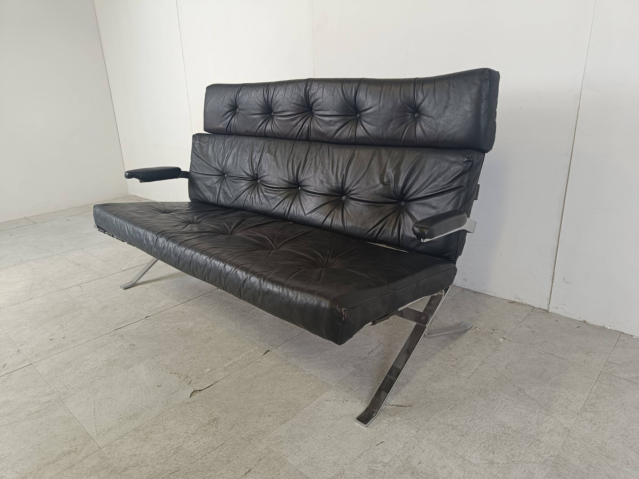 Canapé vintage en cuir noir et chrome, années 1970