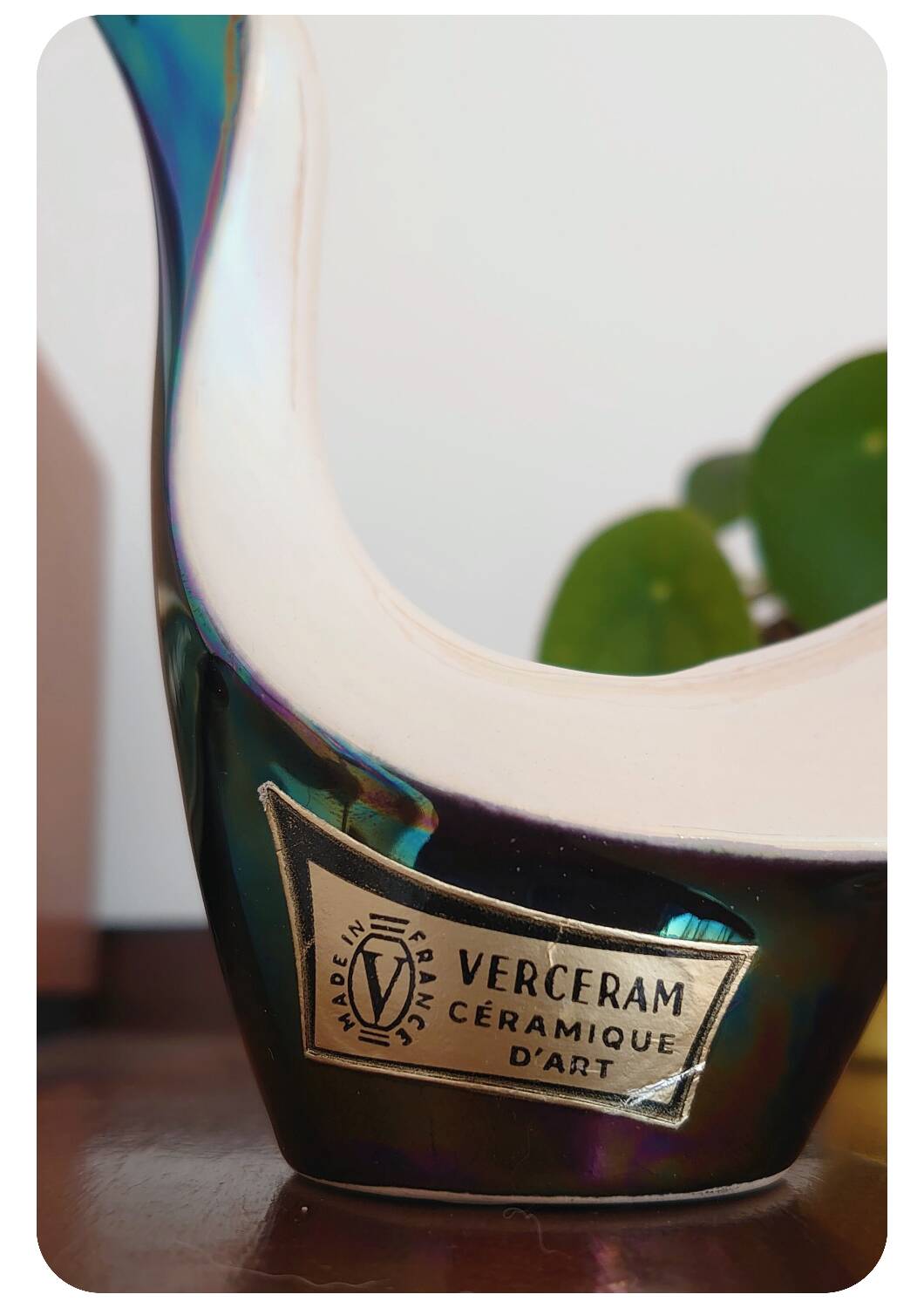 Verceram swan-shaped candle holder