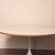 Table basse avec pied tulipe blanche - années 1960