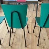 4 chaises années 60, assise et dossier vert anglais, chassis acier noir