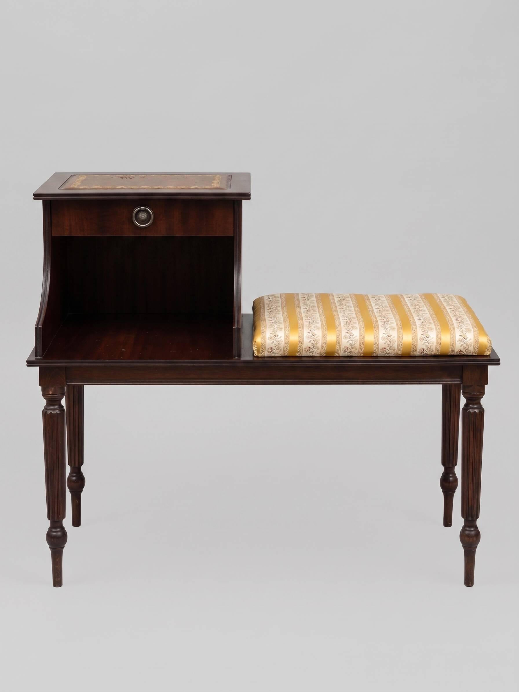 Small antique piece of furniture 78x66x36cm