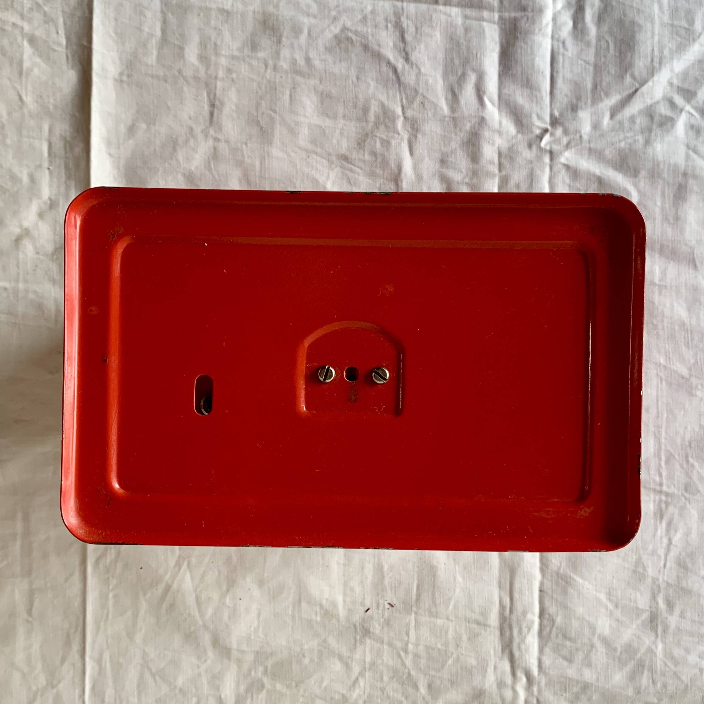 Stube vintage red lacquered metal kitchen scale - force 10