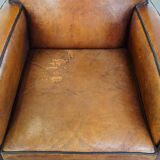 Fauteuil design en cuir de mouton vintage confortable avec un look robuste