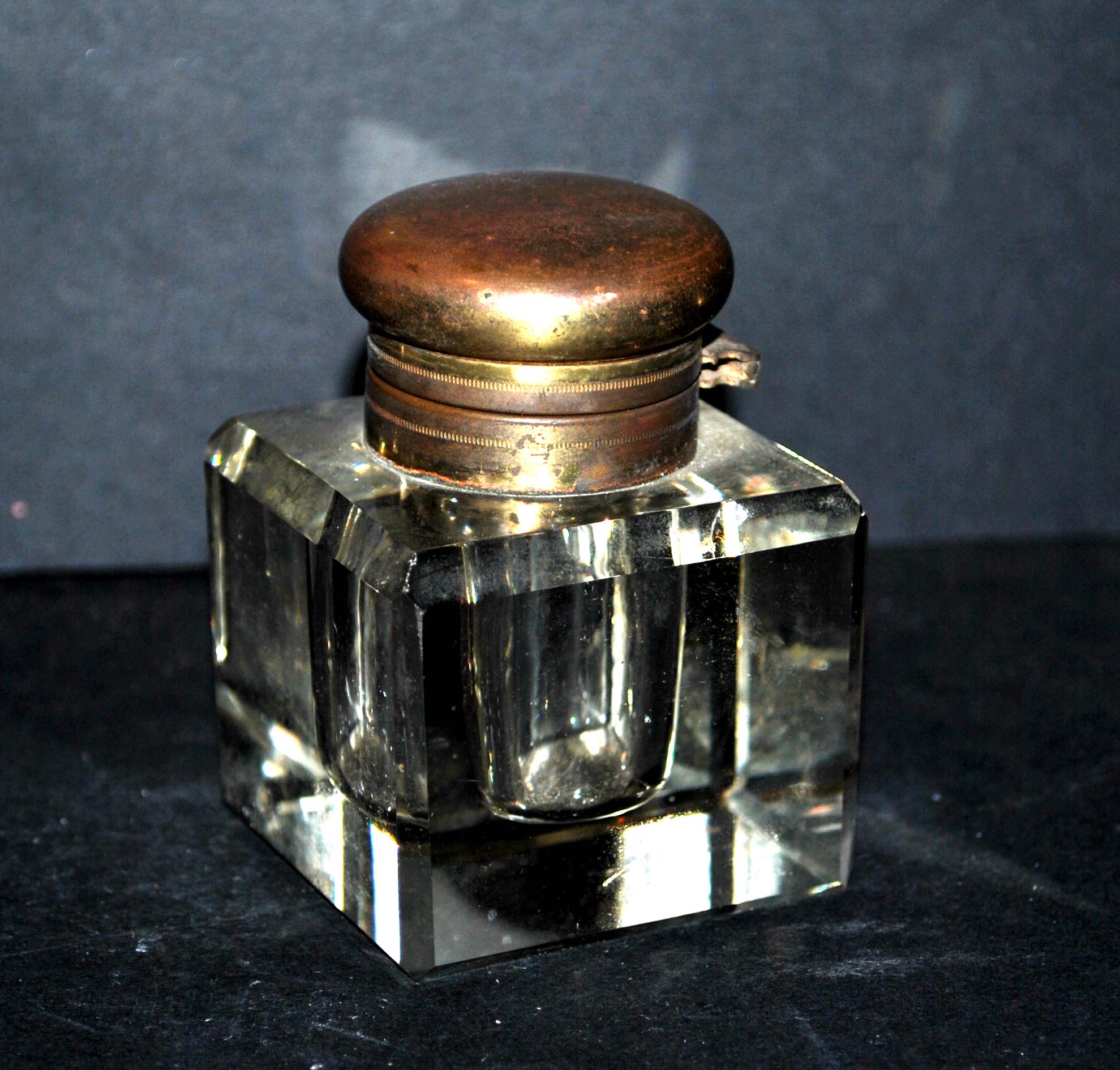 Old square inkwell in cut glass - art deco office accessory 1920
