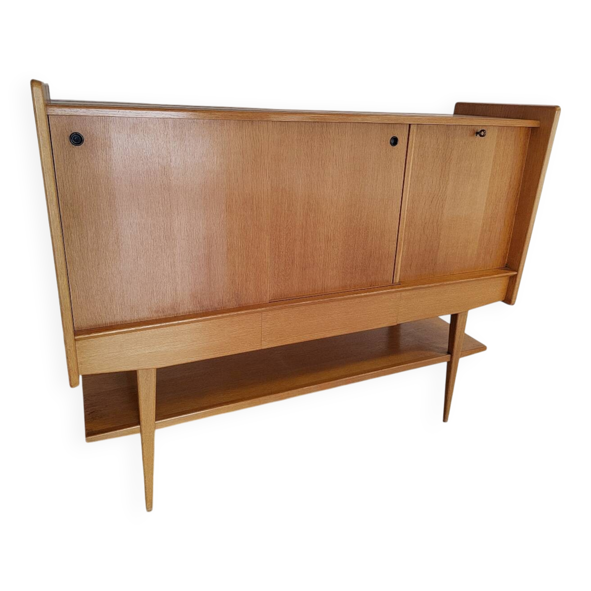Superb tall sideboard in light oak, French work from the early 1950s