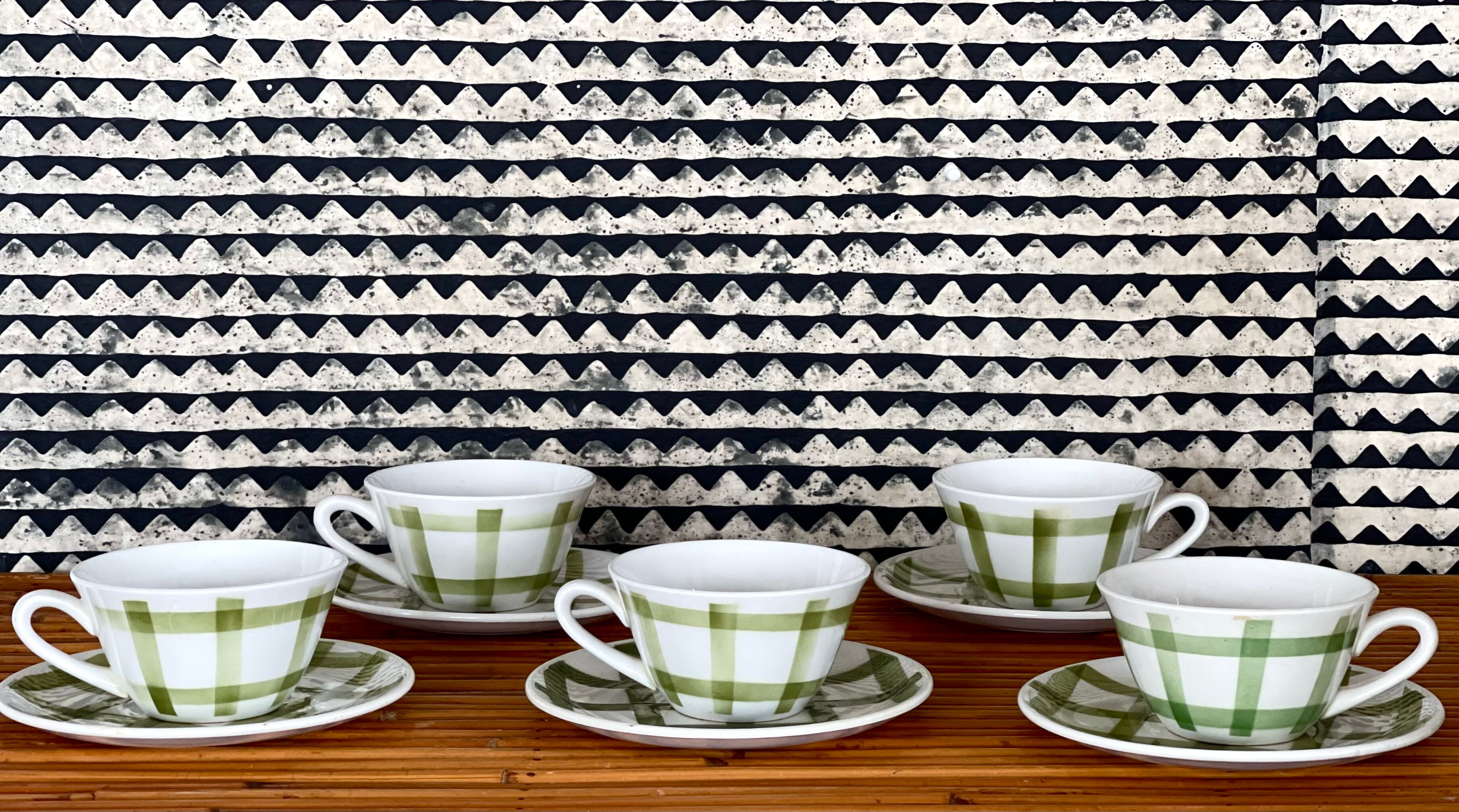 5 cups and saucers vichy 1950