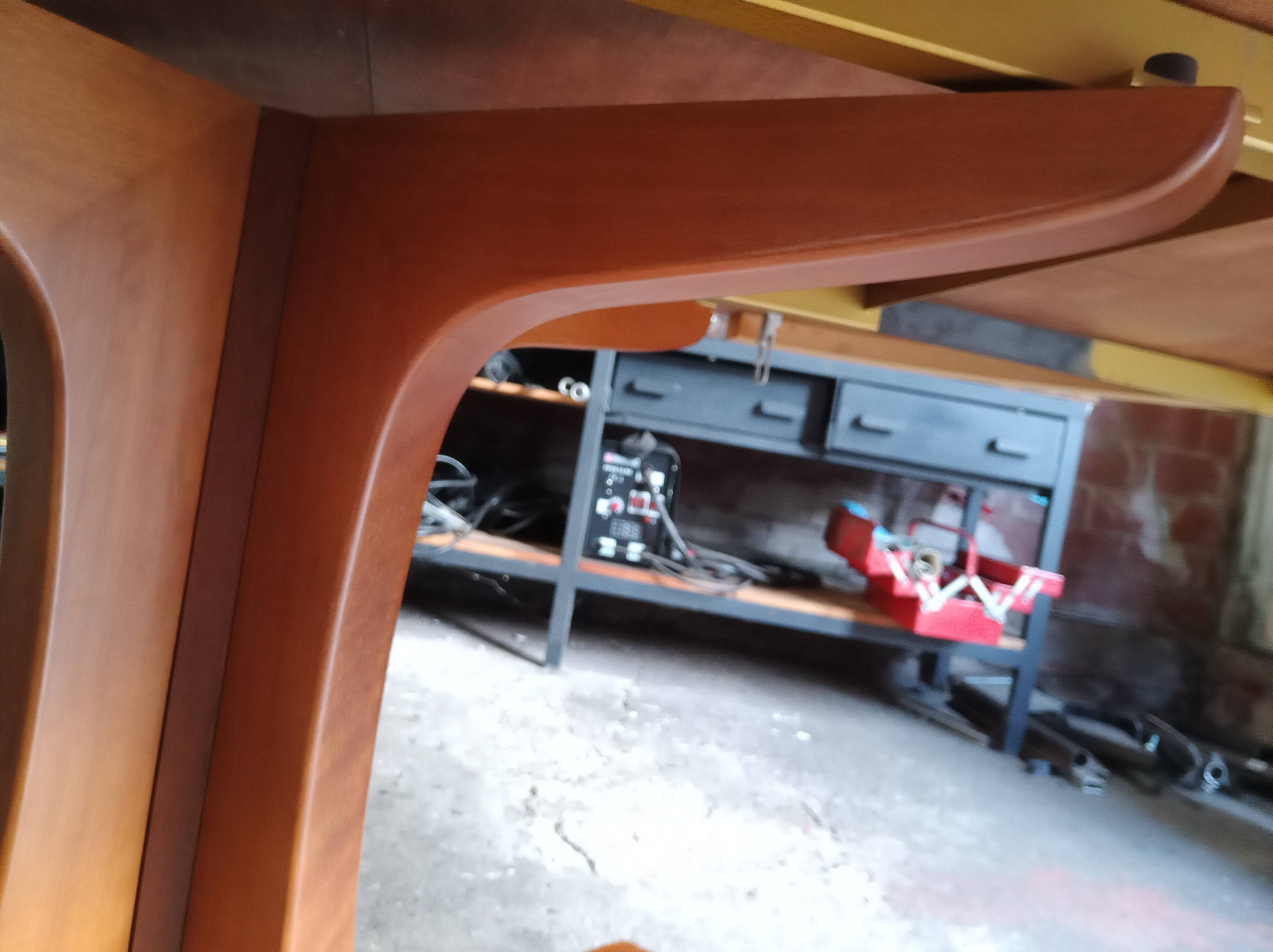 Scandinavian extending table