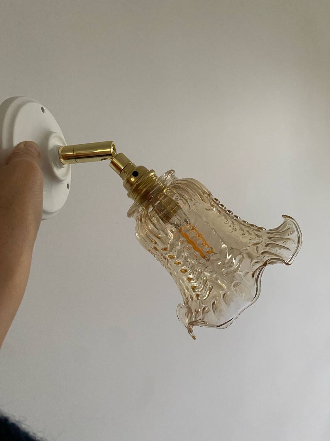 Wall light with vintage tulip