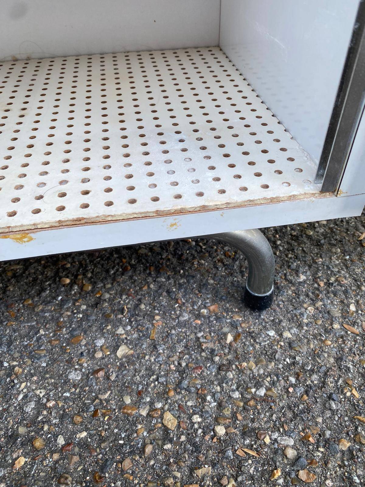 Vintage white wooden bathroom furniture — Chrome legs 70s design