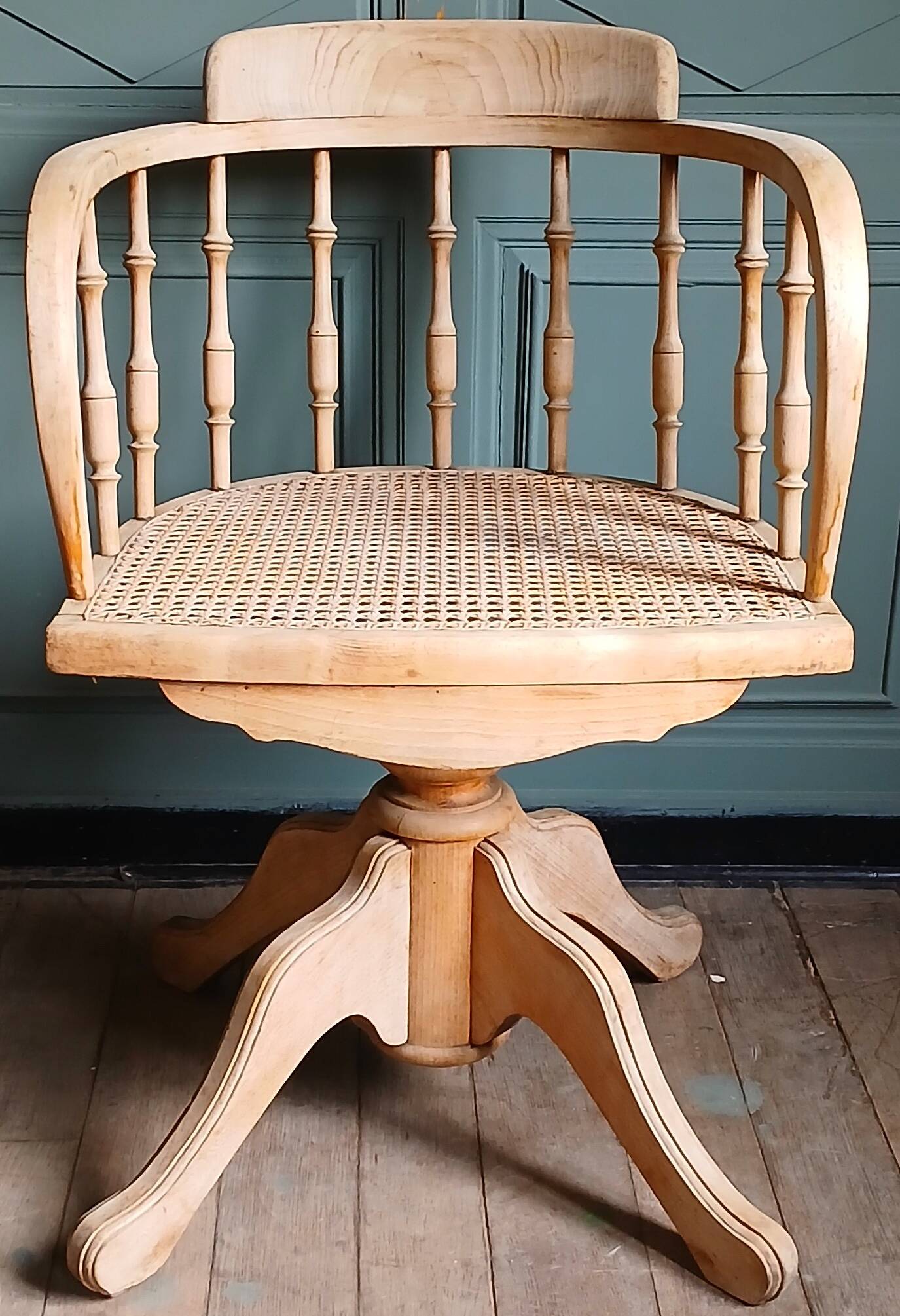 Fauteuil de bureau américain "capitaine" en chêne & cannage, vers 1900