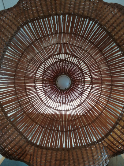 Suspension en rotin vintage forme tulipe