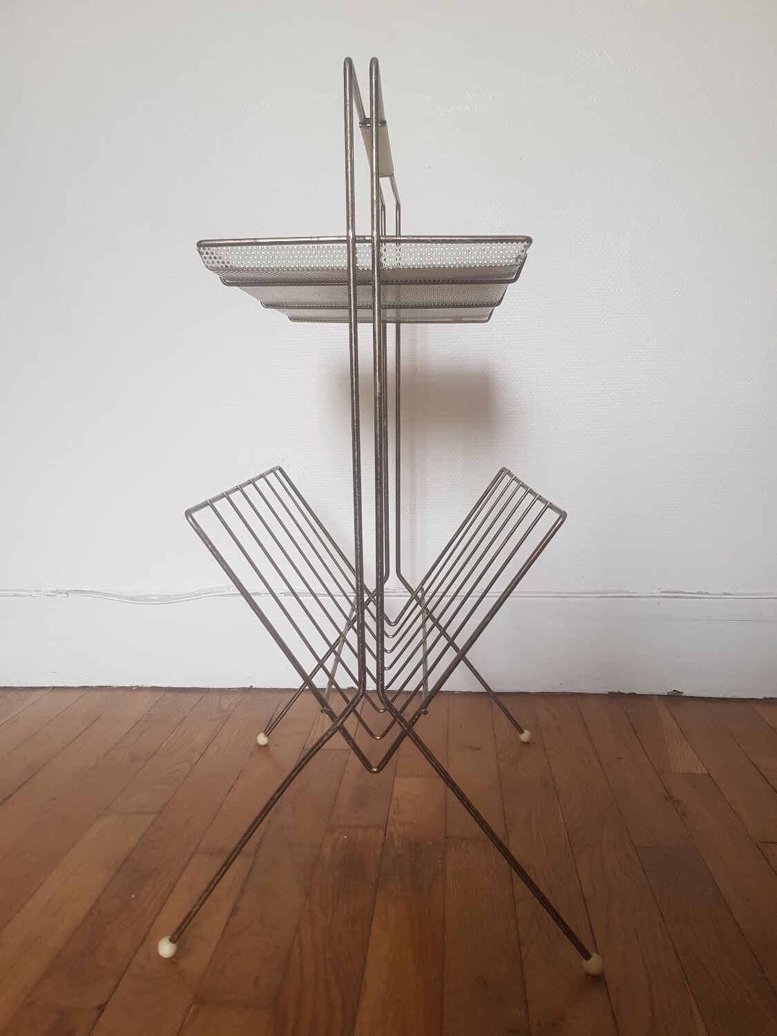 Magazine holder