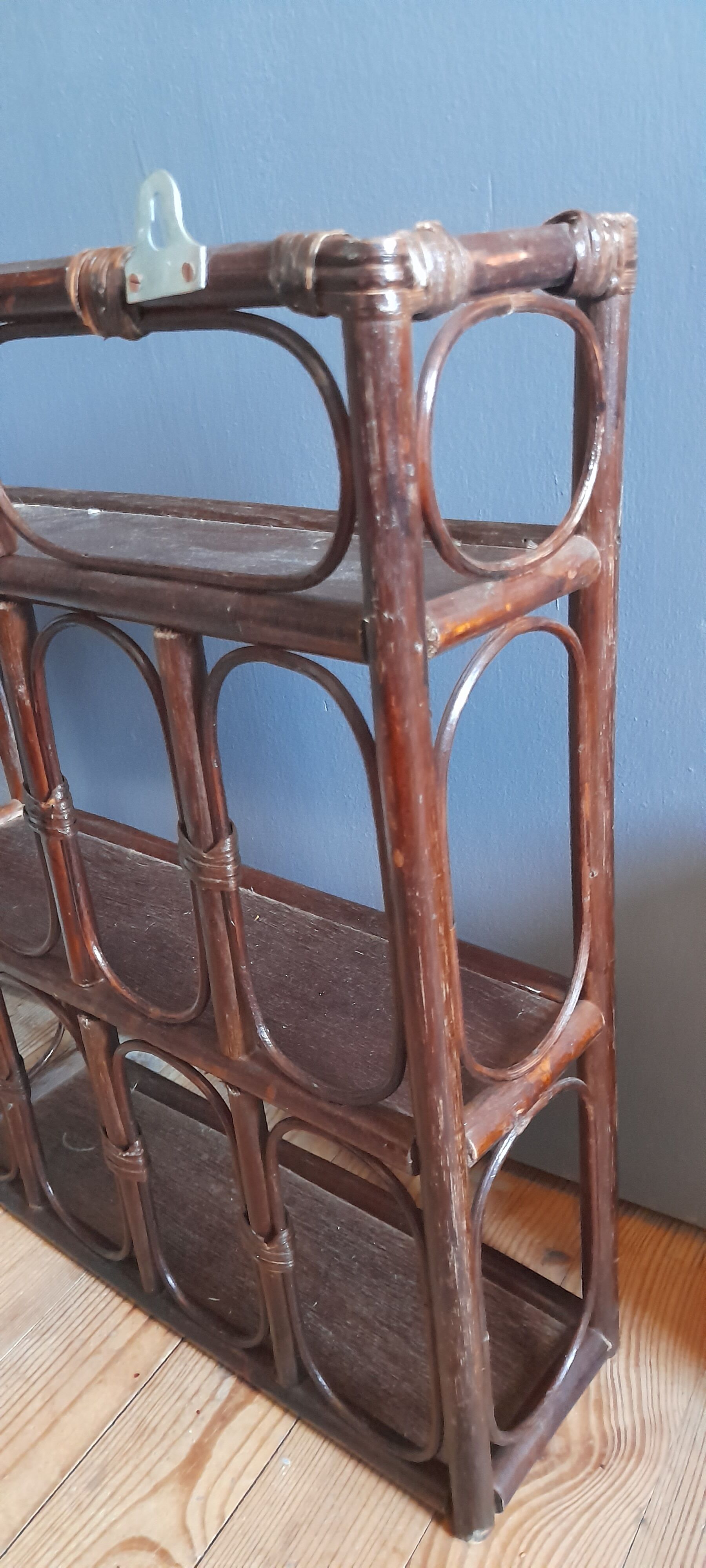 Etagère murale en bambou & rotin couleur marron, vintage 1960