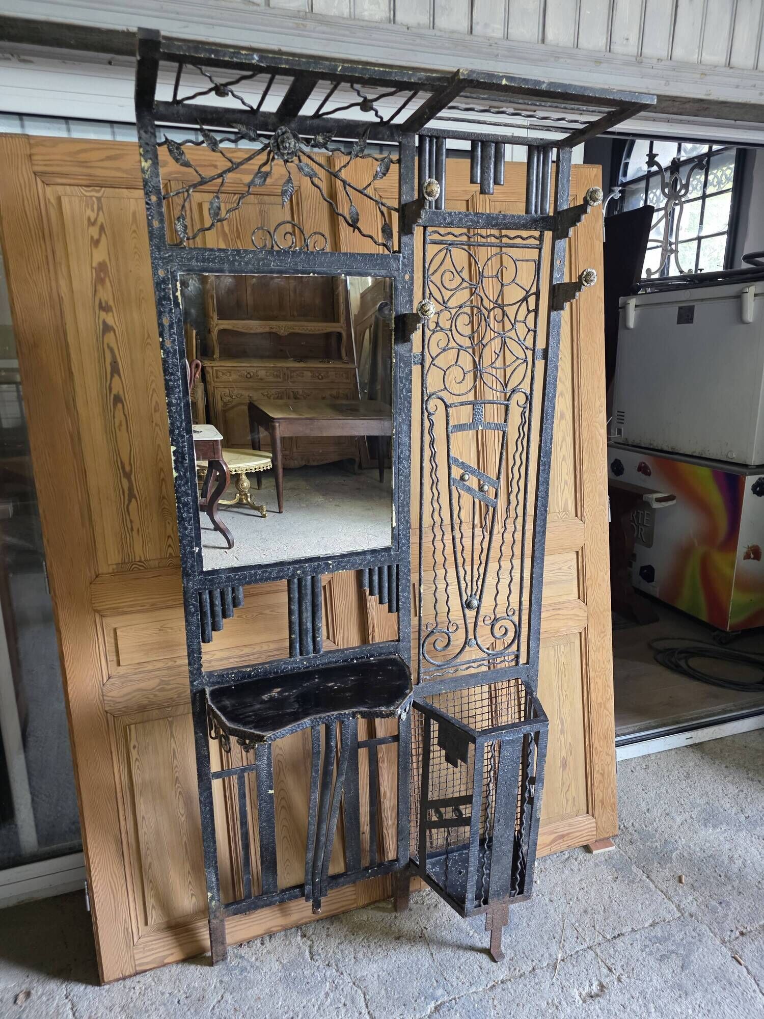 Art Deco coat rack wardrobe in wrought iron from the 1930s.