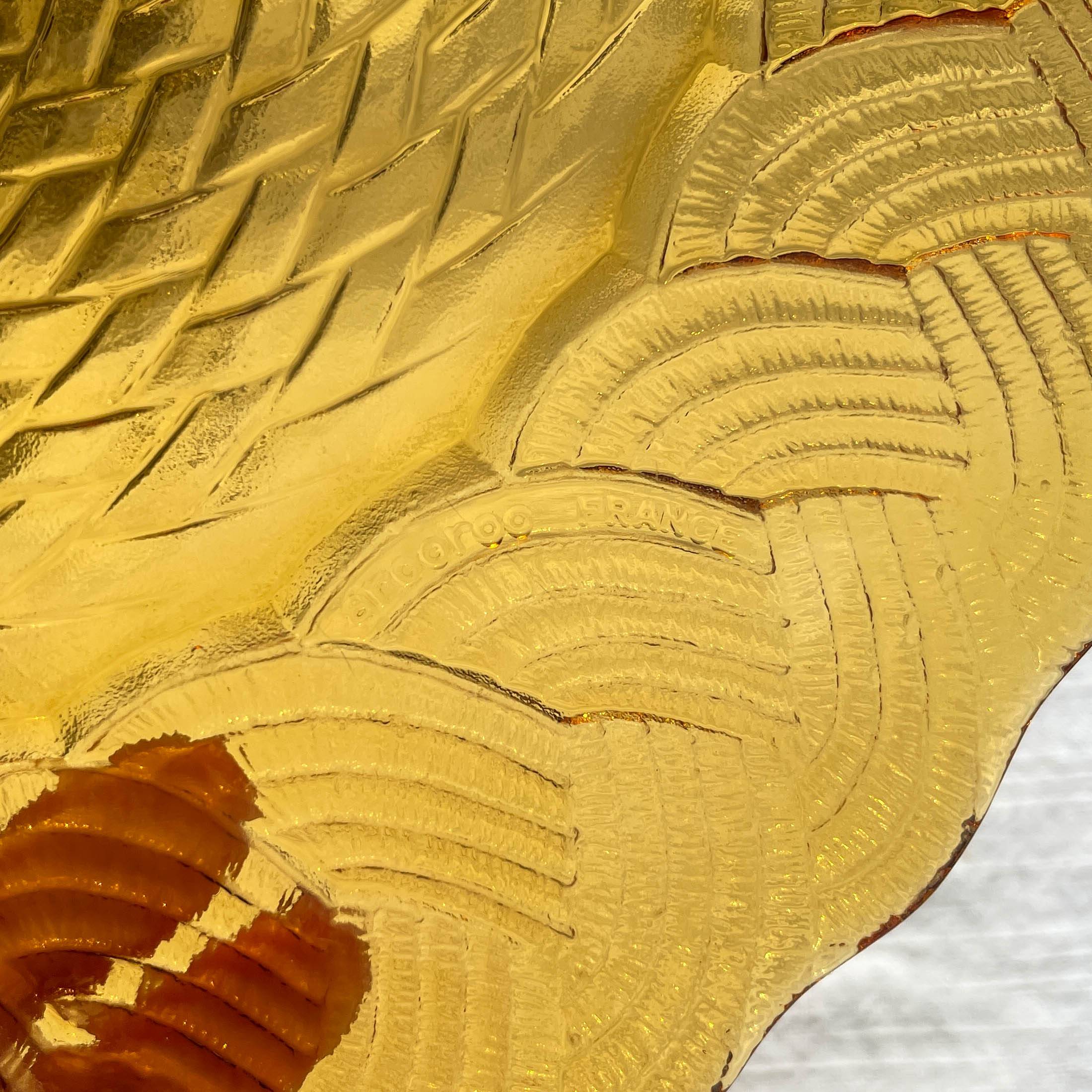 Plat rond en verre ambré ATLANTIC Arcoroc France 1950