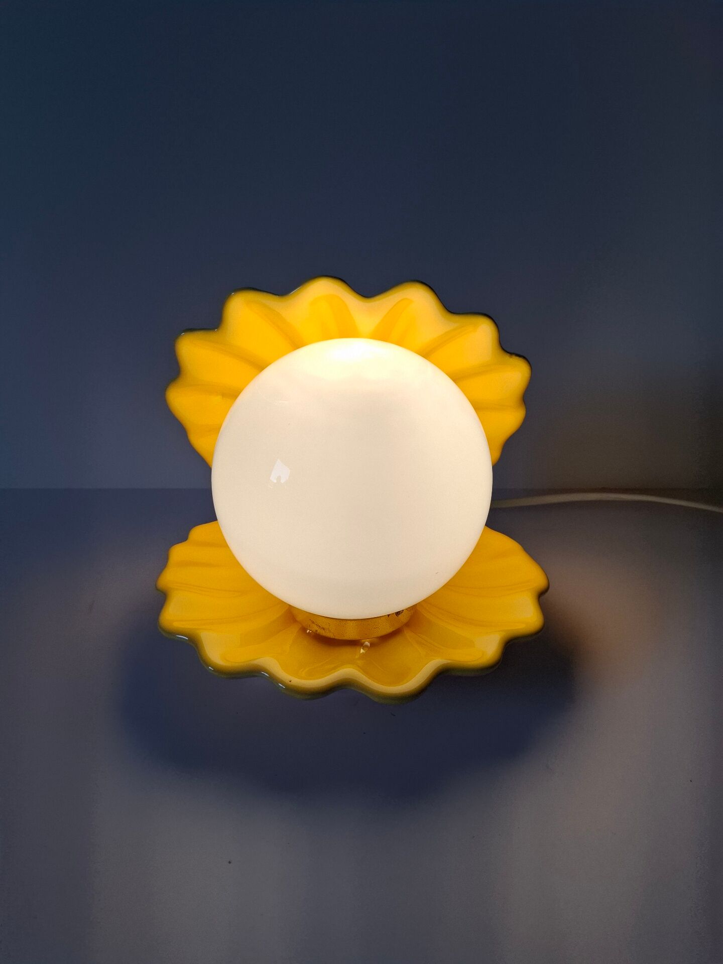 Vintage shell ceramic lamp