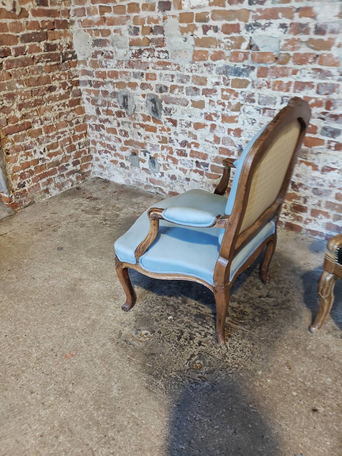 Louis XV style armchair in carved wood – blue fabric