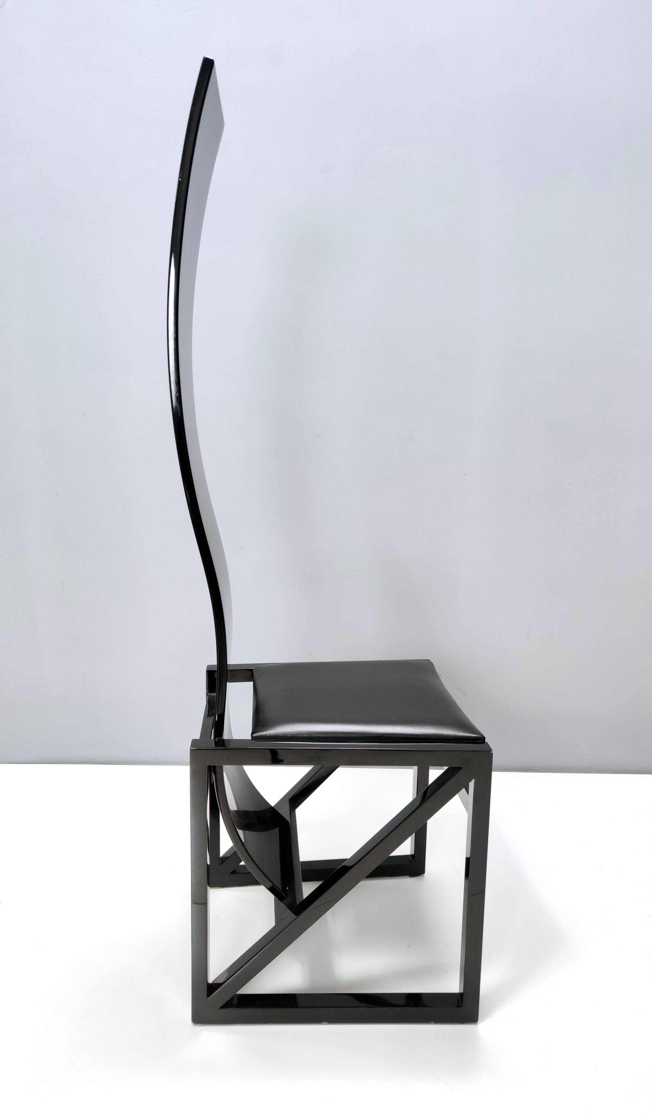 This chair from the EDO series was designed by the Japanese architect Kisho Kurokawa in the 1980s an