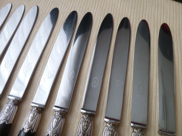 Set de 10 couteaux de table anciens manche en corne  As de Trèfle