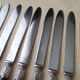 Set de 10 couteaux de table anciens manche en corne  As de Trèfle