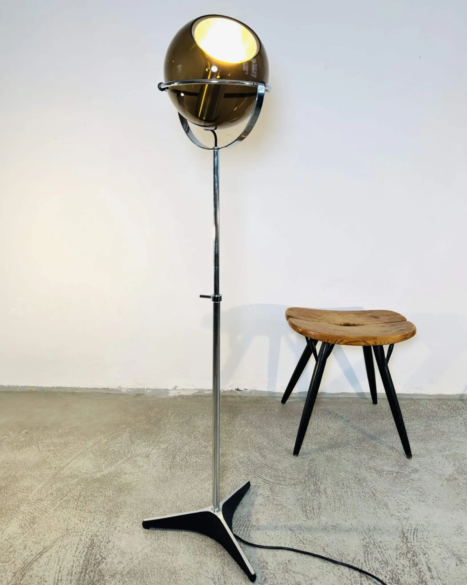 Globe 2000 Floor Lamp By Frank Ligtelijn For Raak Amsterdam, The Netherlands, 1960S