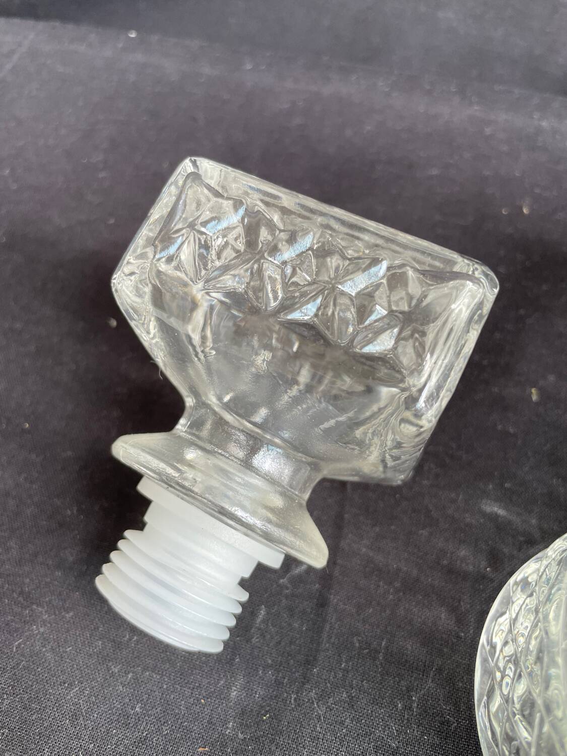 Chiseled glass whiskey service carafe and 6 Italian glasses