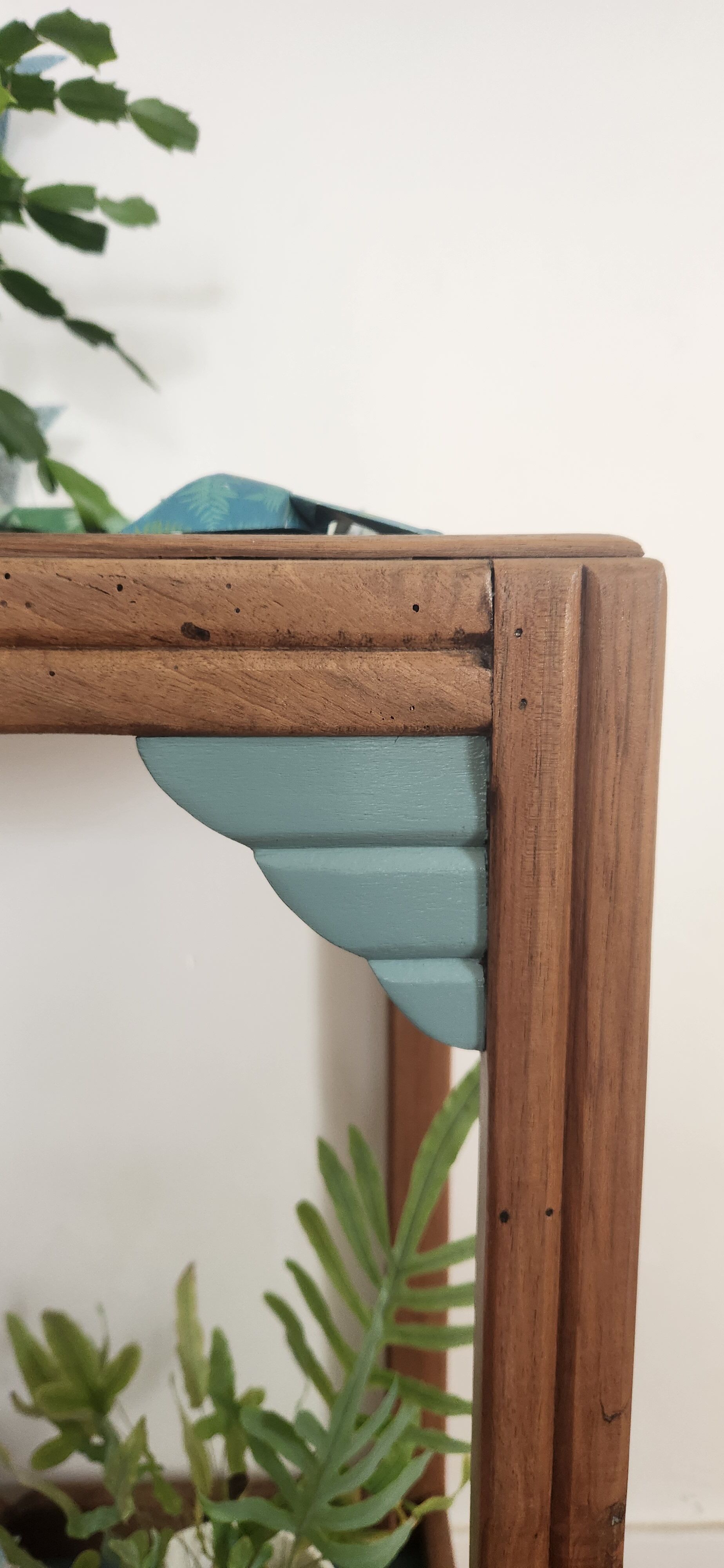 Art Deco side table with 2 sculpted tops