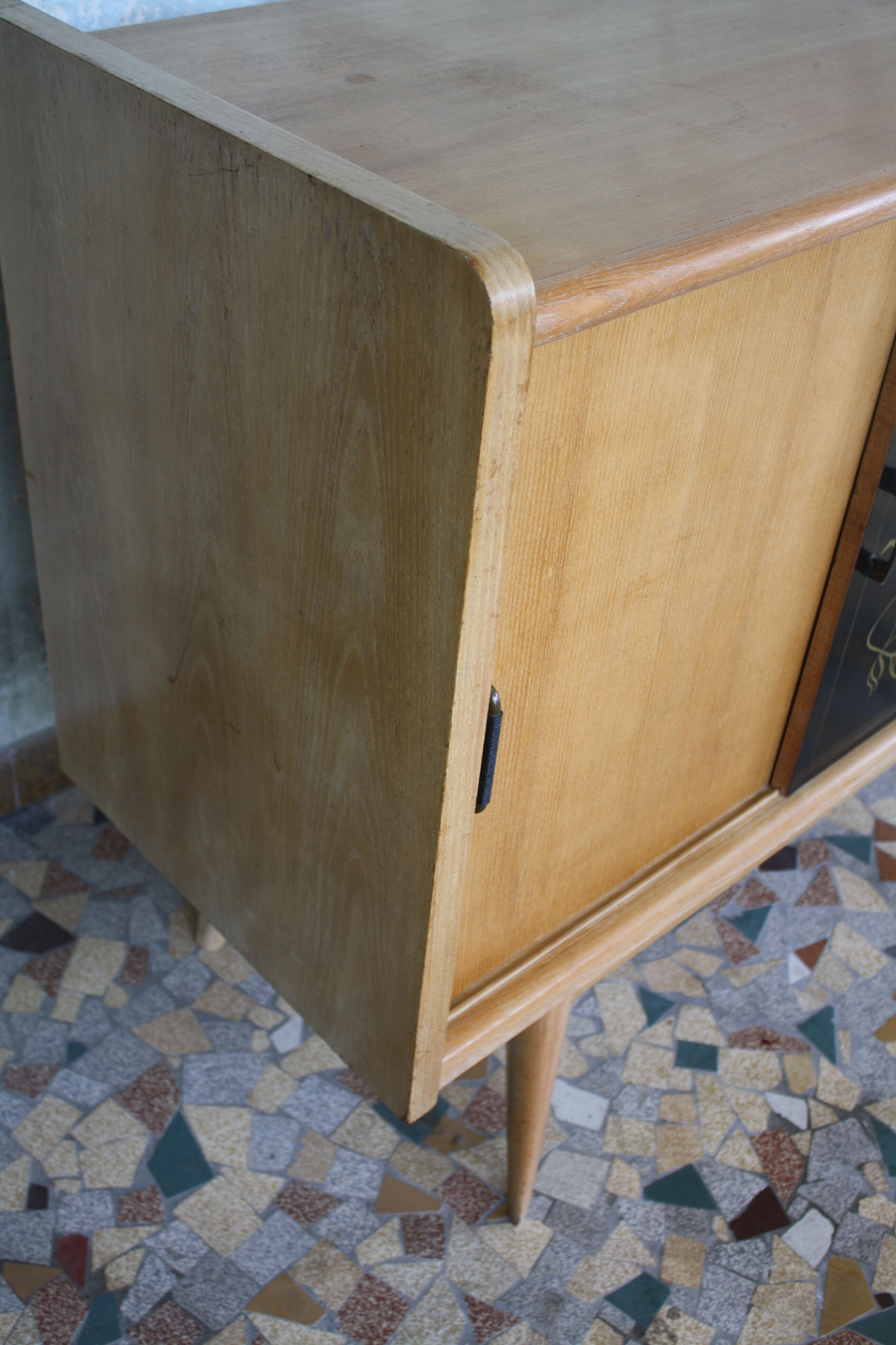Enfilade vintage chêne clair pieds compas