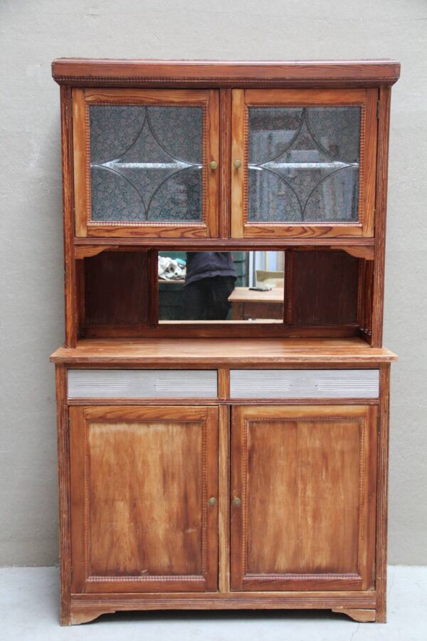 Vaisselier Art Déco en pin, vitres biseautées