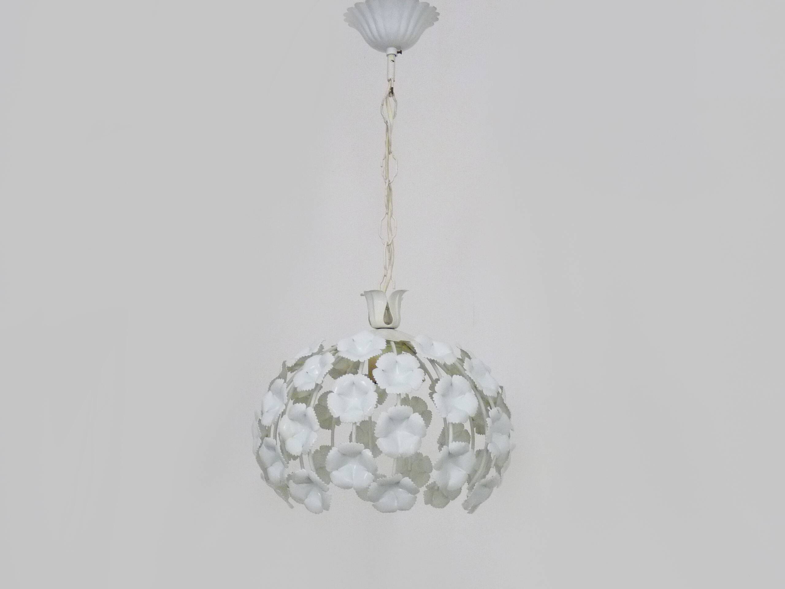 Suspension en métal blanc suspension florale. Années 70