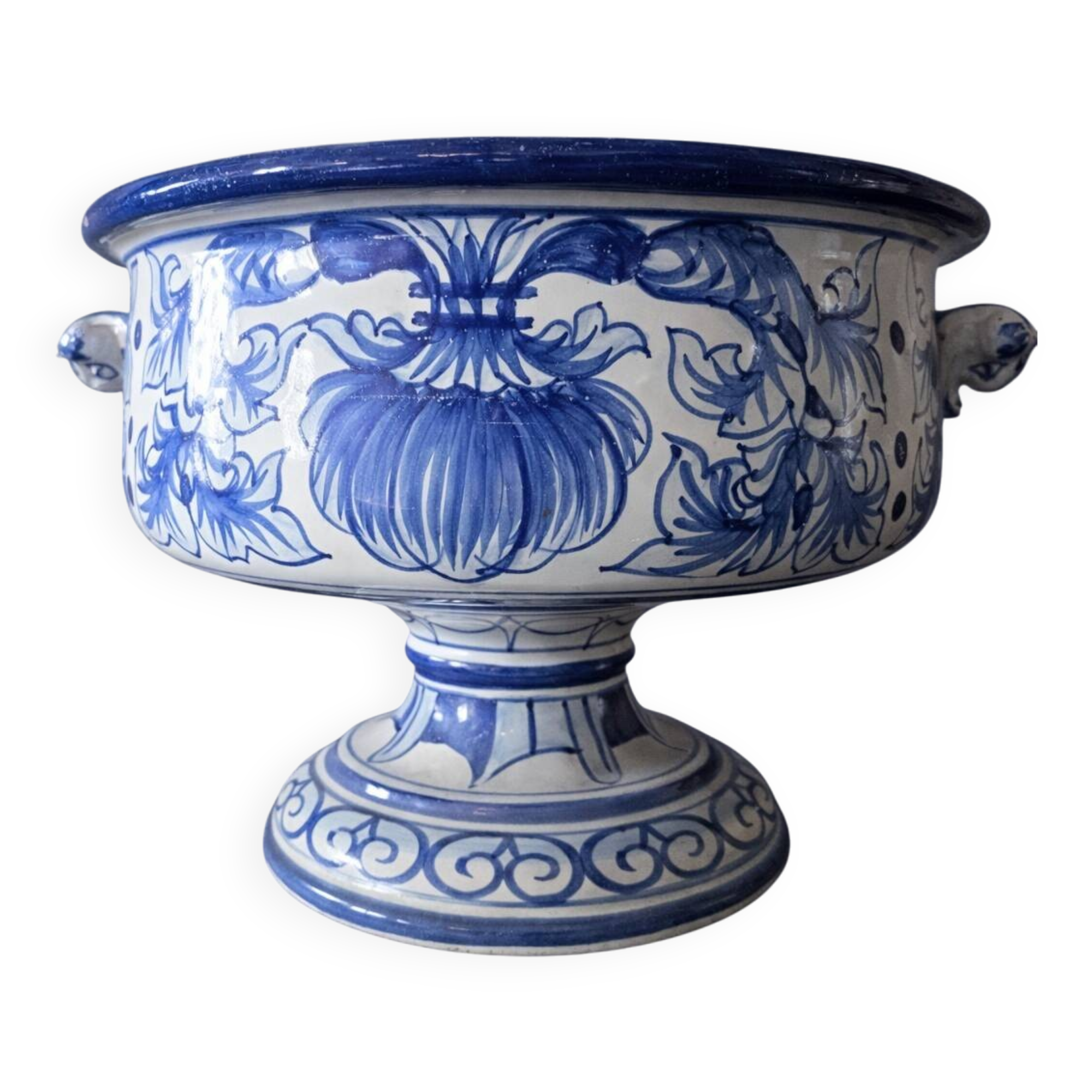 Antoine Montagnon in Nevers: footed bowl in porcelain with blue decoration.