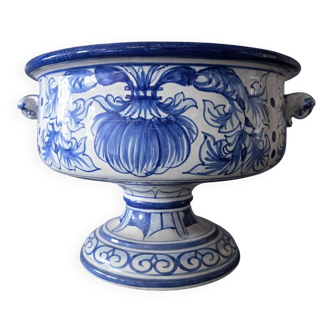 Antoine Montagnon in Nevers: footed bowl in porcelain with blue decoration.
