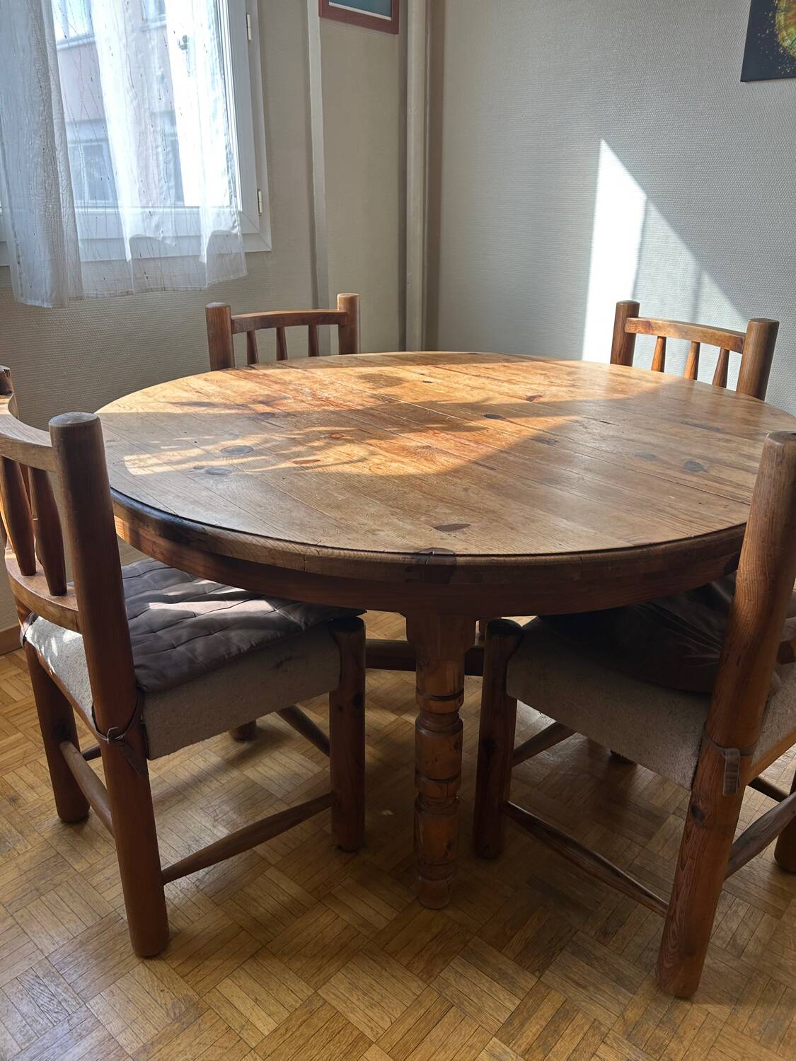 Lot d’une table à manger + 6 chaises