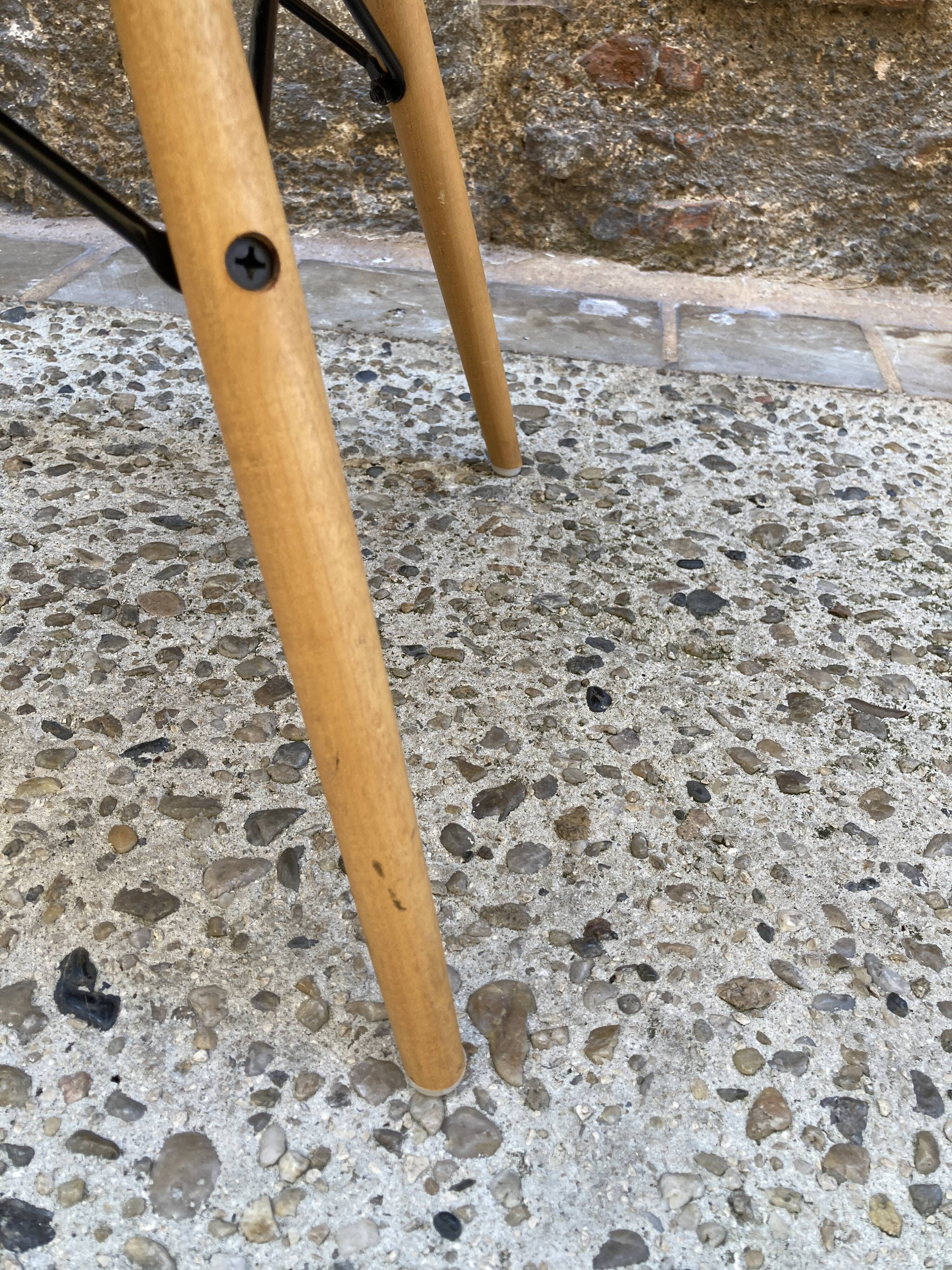 Beige chair DSW Eames