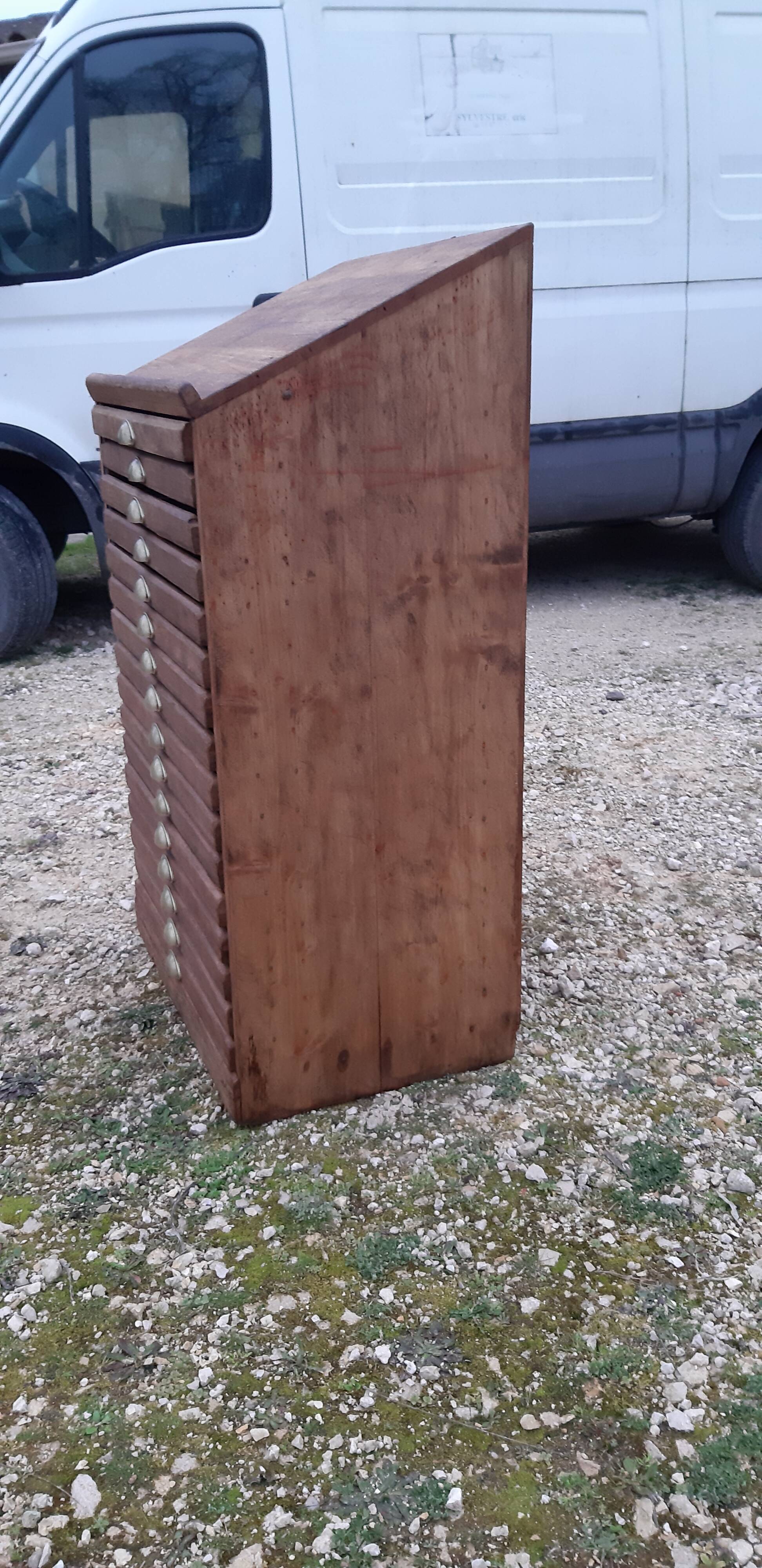 Printing cabinet 16 drawers with these lead letters